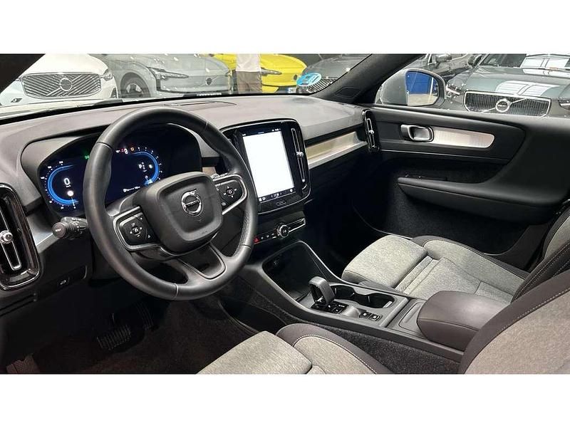 Begagnad Volvo XC40 Core 129 HK (94 kW) 2024 Grå SUV