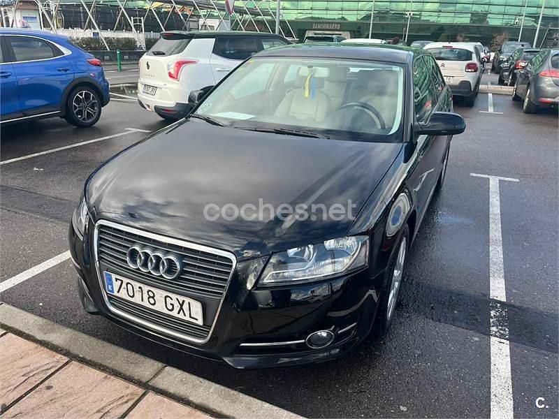 Negro Usado 2010 Audi A3 Attraction Berlina | 5900 € (Buen precio) - Imagen 1/4