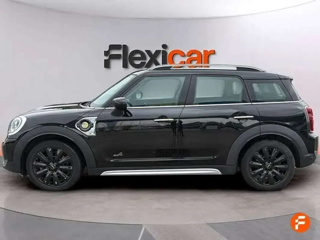 Käytetty Mini Cooper Countryman 220 HP (161 kW) 2021 Musta Katumaasturi