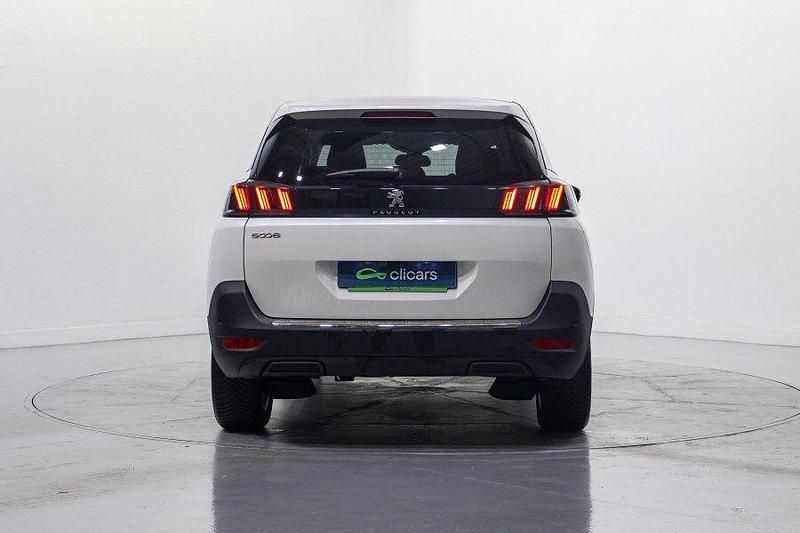 Usado Peugeot 5008 Allure 130 CV (95 kW) 2022 Blanco SUV