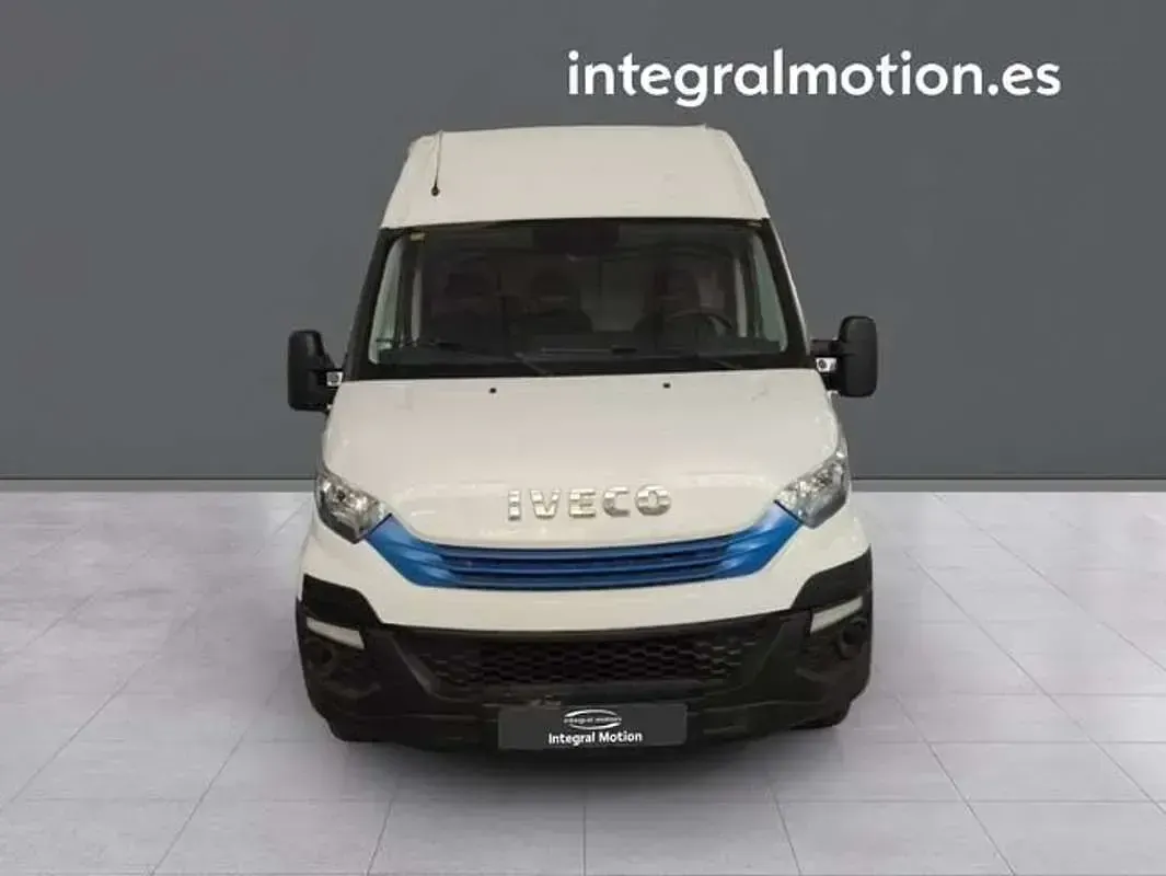 Usado Iveco Daily 136 CV (100 kW) 2019 Blanco Van