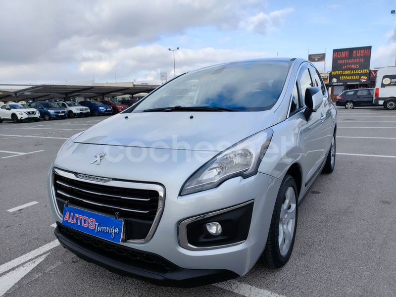 Usado Peugeot 3008 Active 115 CV (84 kW) 2014 Gris / plata Berlina