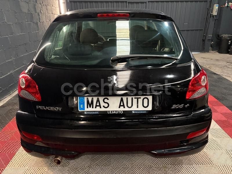 Usado Peugeot 206+ 70 CV (51 kW) 2011 Negro Utilitario