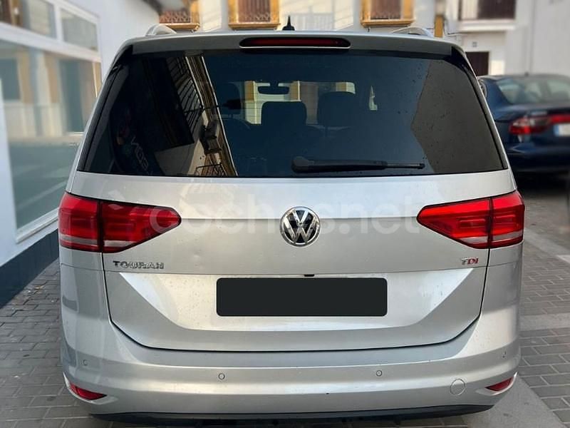 Usado VW Touran Advance 115 CV (84 kW) 2017 Gris / plata Monovolumen