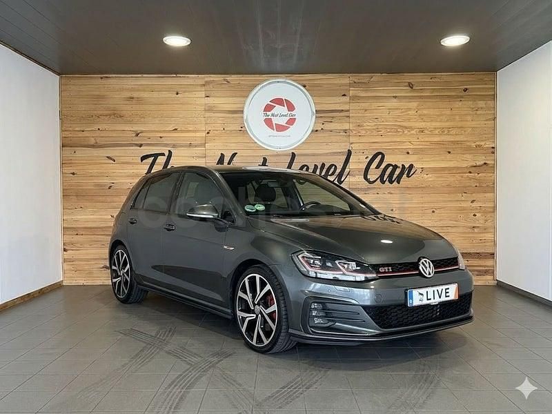 Usado VW Golf VIII GTI 245 CV (180 kW) 2020 Gris / plata Berlina