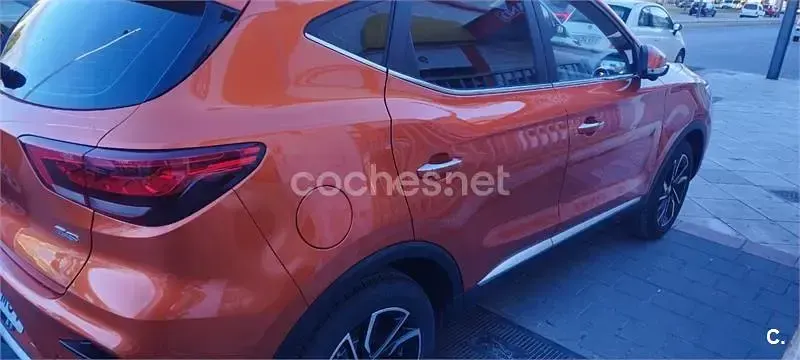 Usado MG ZS Luxury 106 CV (77 kW) 2023 Naranja SUV