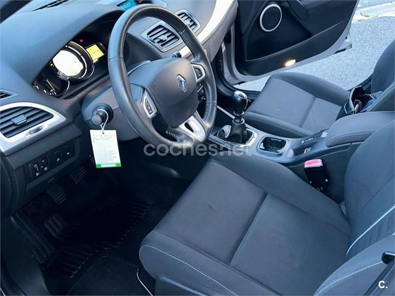 Gris / plata Usado 2012 Renault Mégane GrandTour Expression Familiar | 5500 € (Precio justo) - Imagen 1/4