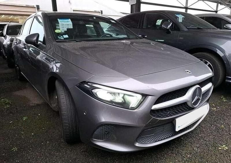 Usado Mercedes A180 116 CV (85 kW) 2021 Gris Utilitario