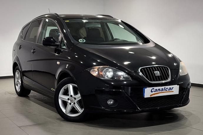 Usado Seat Altea XL Reference 105 CV (77 kW) 2013 Negro Monovolumen
