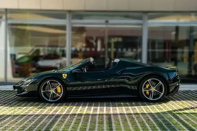 Usado Ferrari 296 830 CV (610 kW) 2025 Verde metalizado