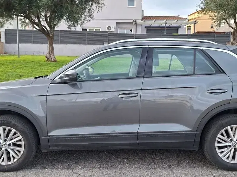 Usado VW T-Roc Sportline 150 CV (110 kW) 2018 Gris / plata SUV
