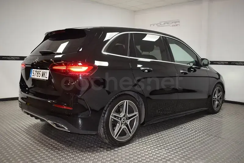 Usado Mercedes B200 150 CV (110 kW) 2023 Negro Monovolumen