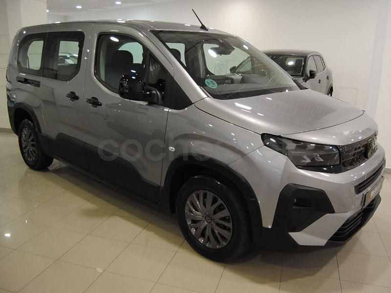 Usado Peugeot Rifter Allure 100 CV (73 kW) 2025 Gris / plata Monovolumen