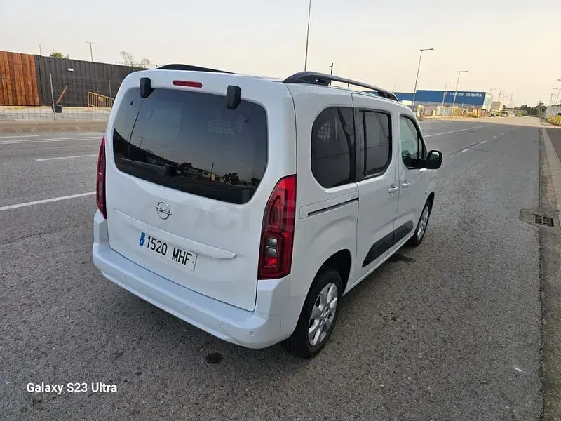 Usado Opel Combo Life Edition 102 CV (75 kW) 2023 Blanco Monovolumen