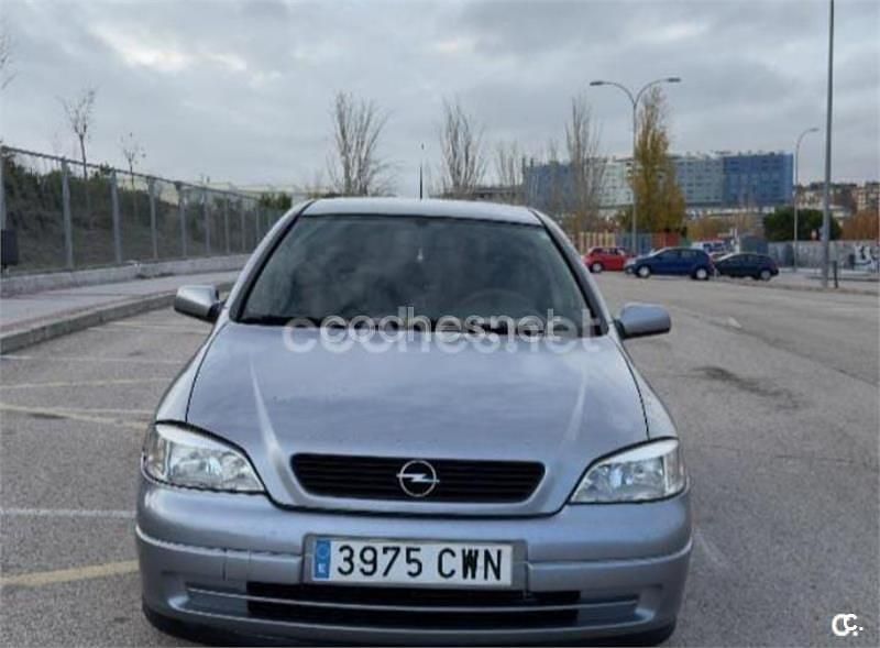 Gris / plata Usado 2004 Opel Astra Club Berlina | 1450 € (Buen precio) - Imagen 1/4