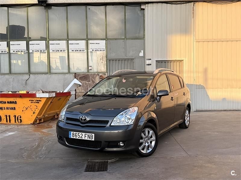 Usado Toyota Corolla Verso Sol 129 CV (94 kW) 2007 Gris / plata Monovolumen