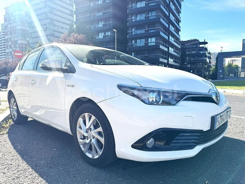 Blanco Usado 2017 Toyota Auris Hybrid Active Berlina | 11.899 € (Precio justo) - Imagen 1/4