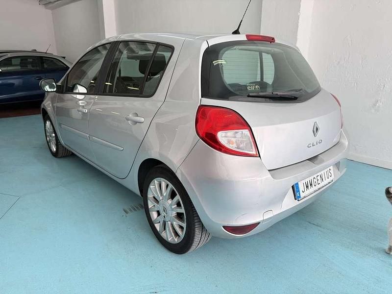 Usado Renault Clio II Exception 111 CV (81 kW) 2009 Plateado Utilitario