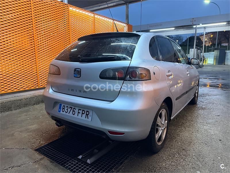 Usado Seat Ibiza 105 CV (77 kW) 2007 Gris / plata Utilitario