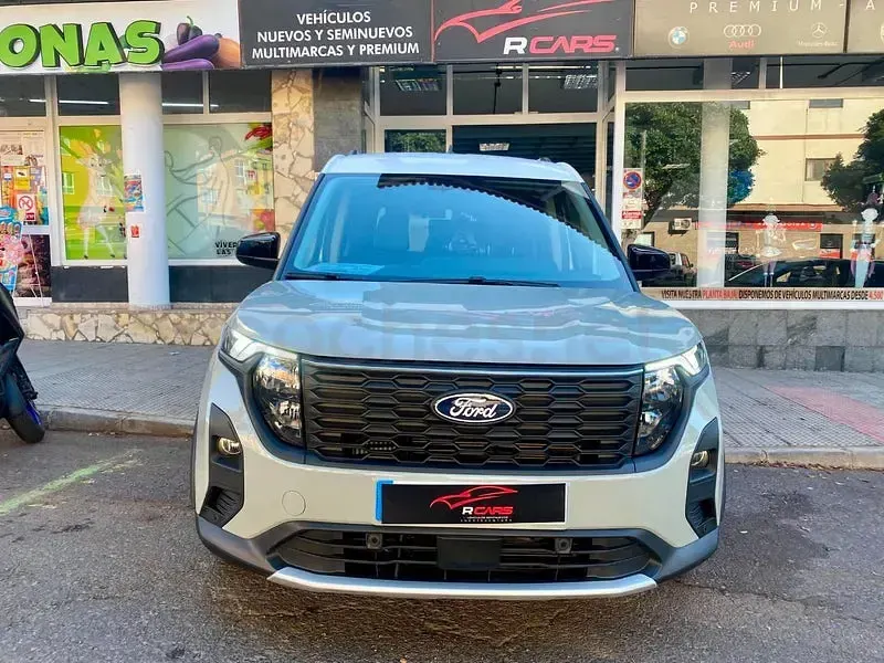 Usado Ford Tourneo Courier Trend 125 CV (91 kW) 2025 Blanco Monovolumen
