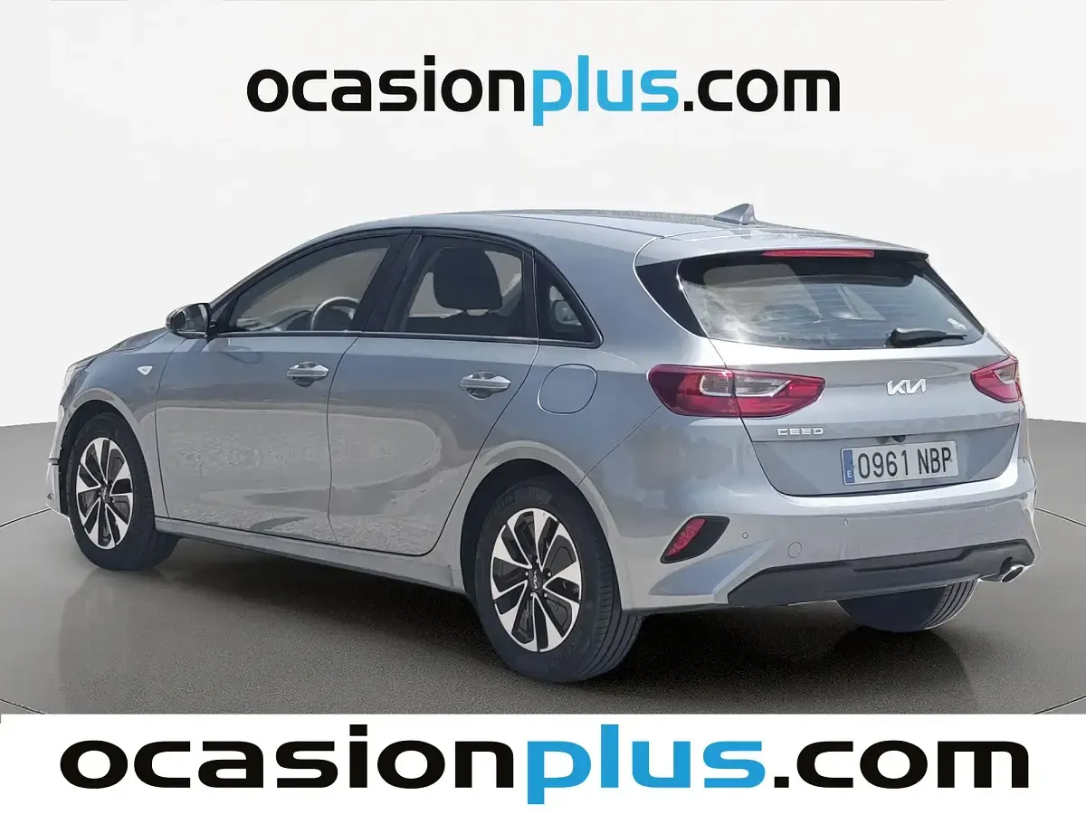 Usado Kia Ceed 101 CV (74 kW) 2025 Gris plata Utilitario
