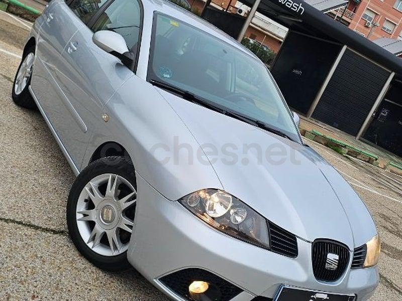 Usado Seat Ibiza Reference 70 CV (51 kW) 2007 Gris / plata Utilitario