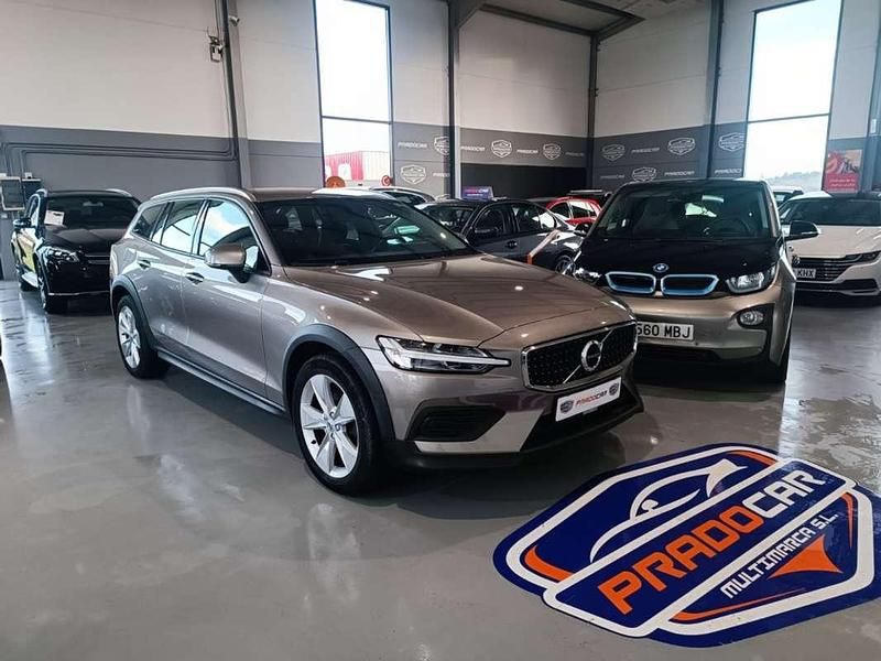 Usado Volvo V60 CC Summum 150 CV (110 kW) 2019 Marrón Familiar
