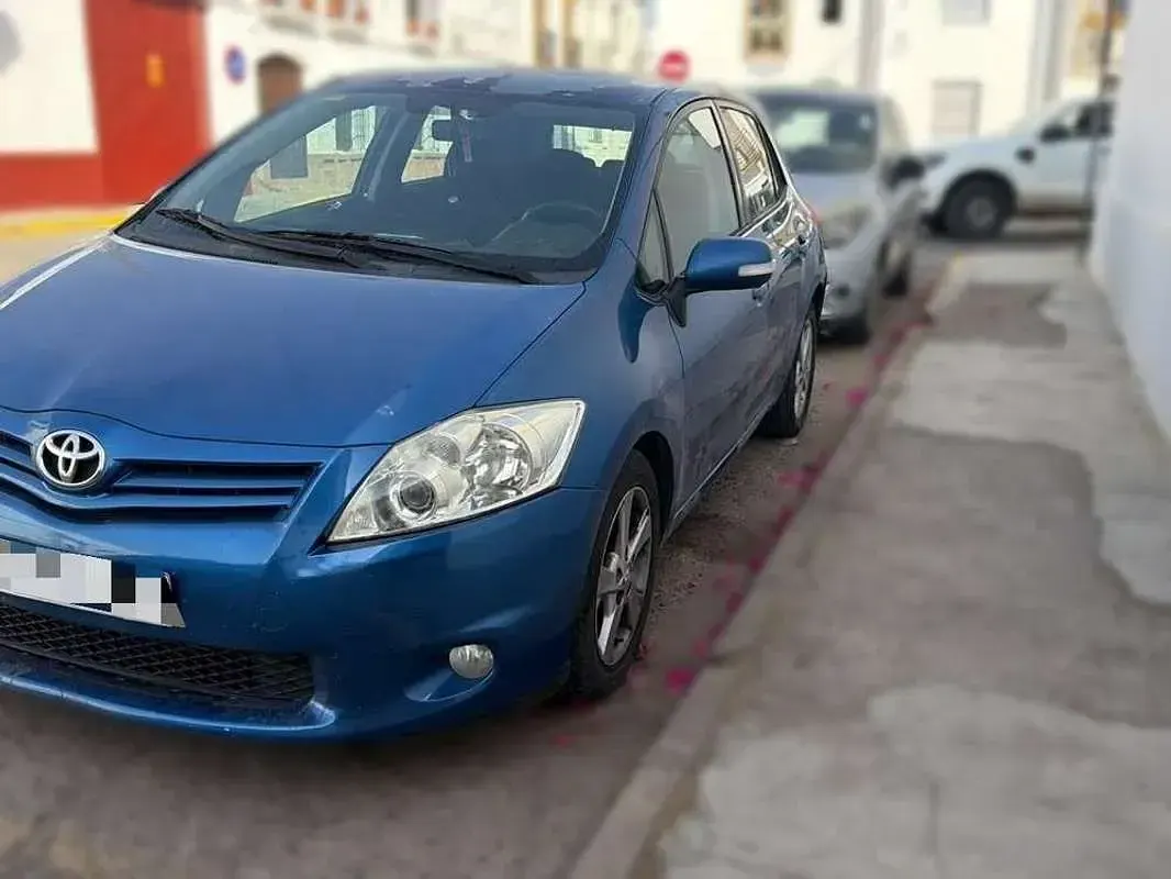 Usado Toyota Auris Active 90 CV (66 kW) 2010 Azul Utilitario