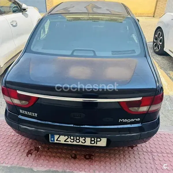 Usado Renault Mégane 95 CV (69 kW) 2000 Azul Berlina