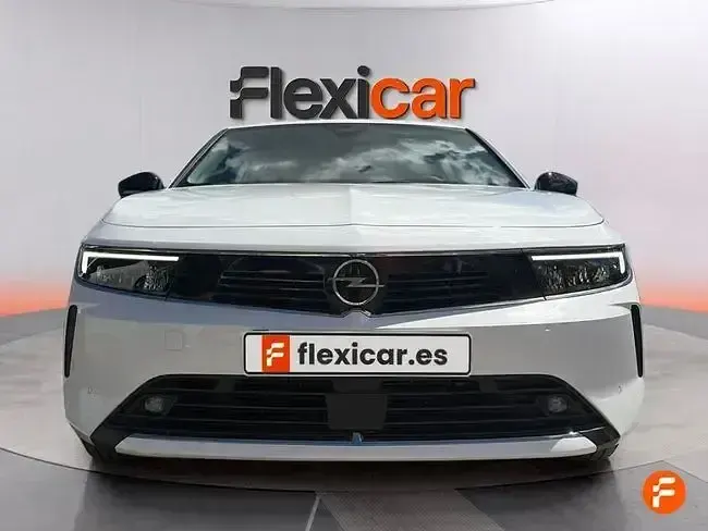 Begagnad Opel Astra Edition 110 HK (80 kW) 2023 Vit Halvkombi