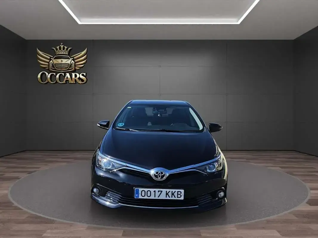 Usado Toyota Auris 116 CV (85 kW) 2018 Negro Utilitario
