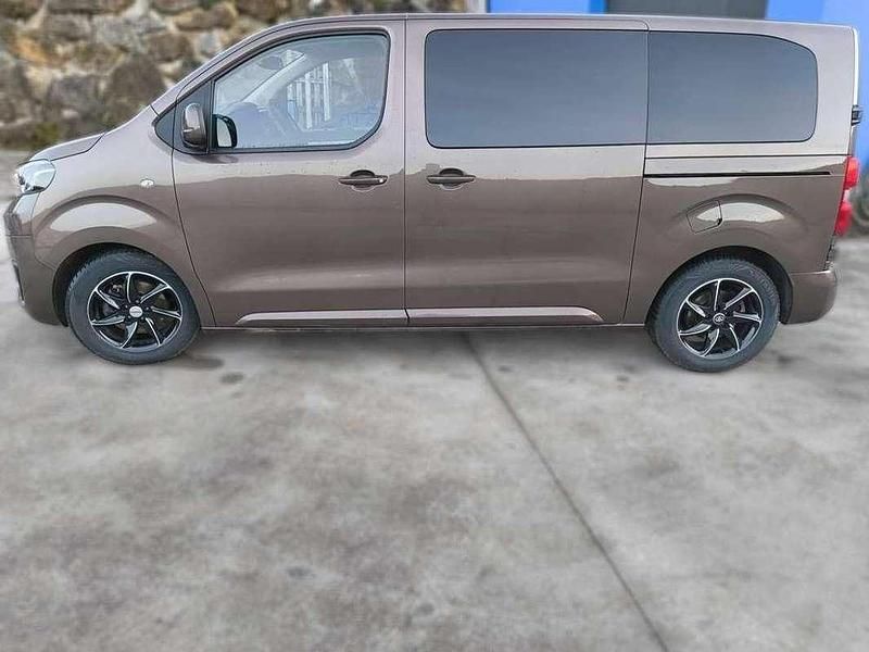 Käytetty Toyota Verso 150 HP (110 kW) 2018 Ruskea Tila-auto