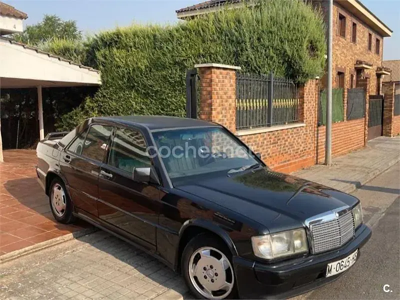 Usado Mercedes 190 126 CV (92 kW) 1985 Verde Berlina
