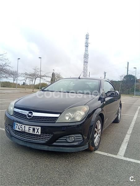 Usado Opel Astra Cabriolet Enjoy 105 CV (77 kW) 2007 Negro Descapotable