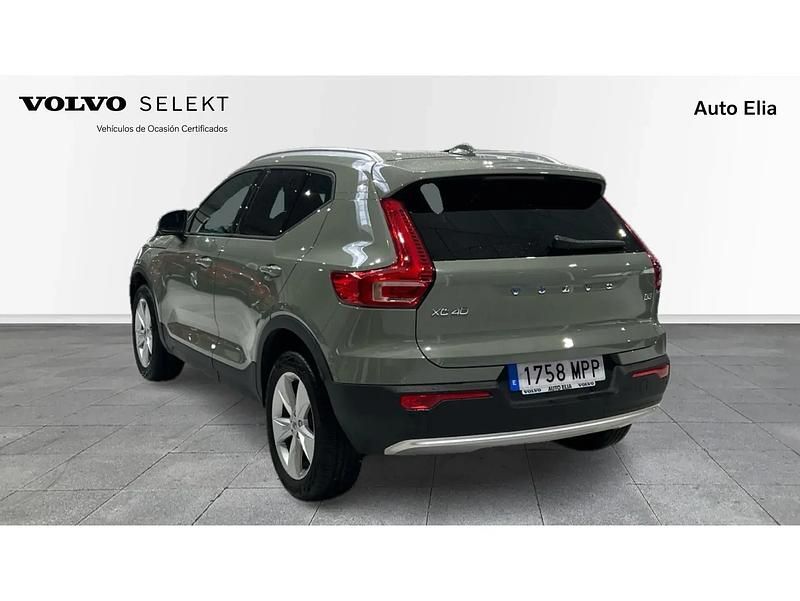 Begagnad Volvo XC40 Core 163 HK (119 kW) 2024 Grön SUV