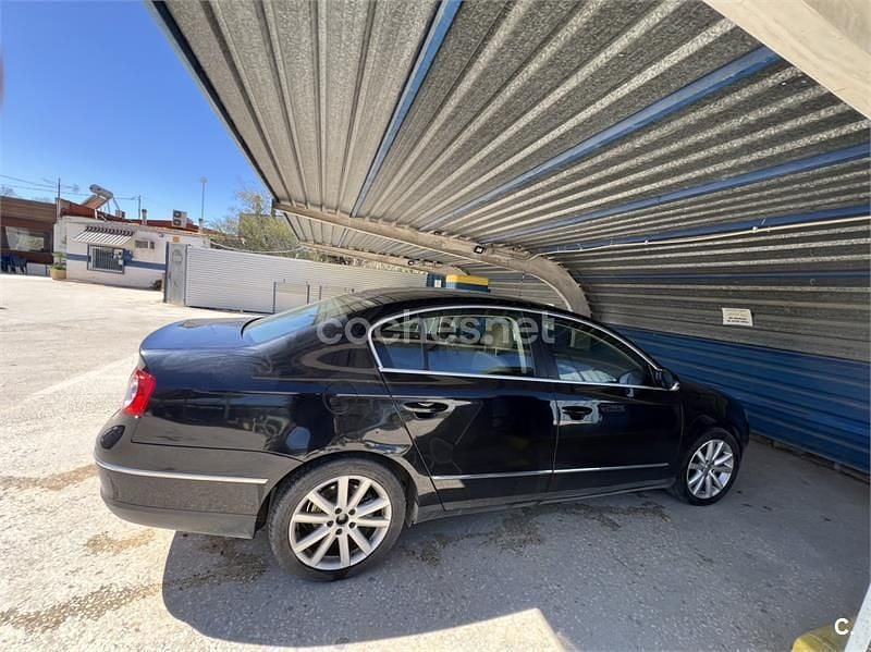 Usado VW Passat Highline 140 CV (102 kW) 2008 Negro Berlina