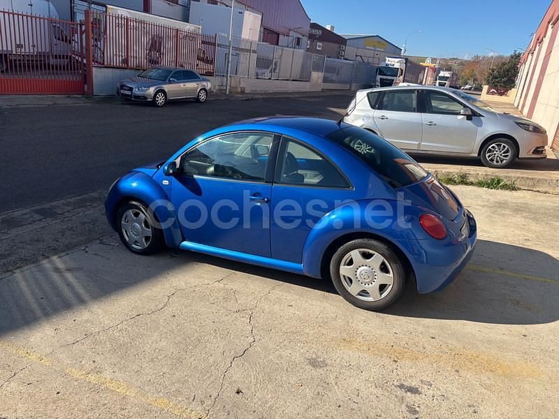 Usado VW New Beetle 100 CV (73 kW) 2002 Azul Utilitario