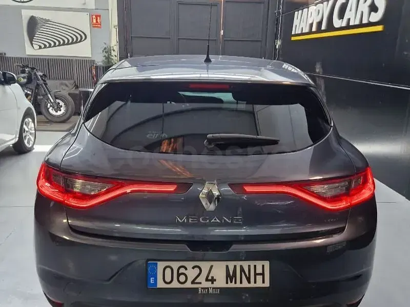 Usado Renault Mégane IV LIMITED 115 CV (84 kW) 2019 Gris / plata Berlina