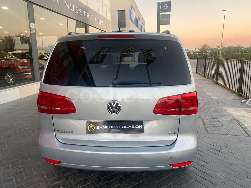 Usado VW Touran Advance 105 CV (77 kW) 2015 Gris / plata Monovolumen