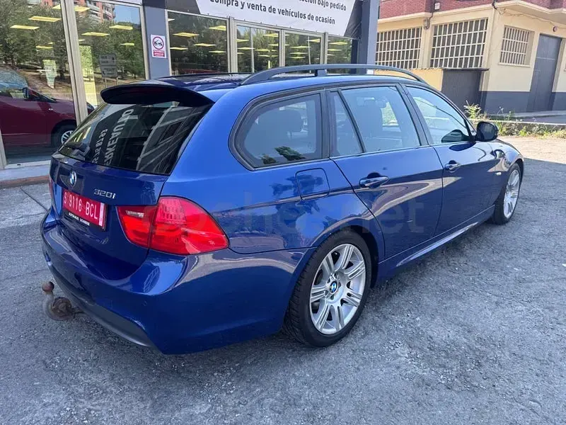 Usado BMW 320 Sport Line 170 CV (125 kW) 2009 Azul Familiar