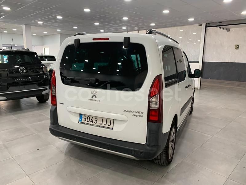 Usado Peugeot Partner Tepee Outdoor 120 CV (88 kW) 2015 Blanco Monovolumen