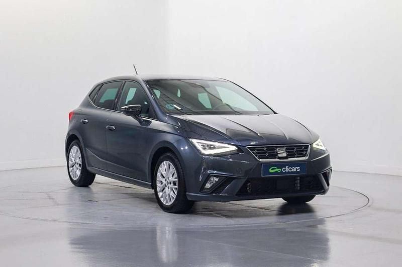 Usado Seat Ibiza FR 116 CV (85 kW) 2025 Plateado Utilitario