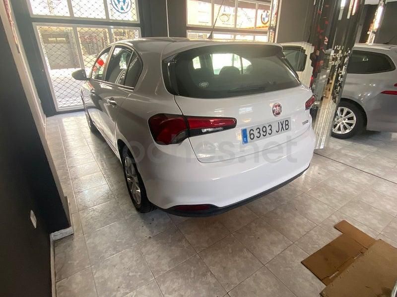 Usado Fiat Tipo Easy 95 CV (69 kW) 2017 Blanco Familiar