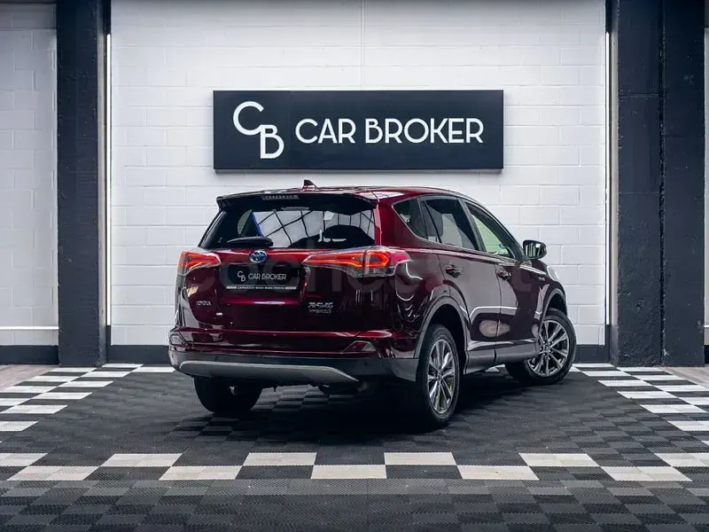 Usado Toyota RAV4 Hybrid Advance 197 CV (144 kW) 2017 Granate SUV