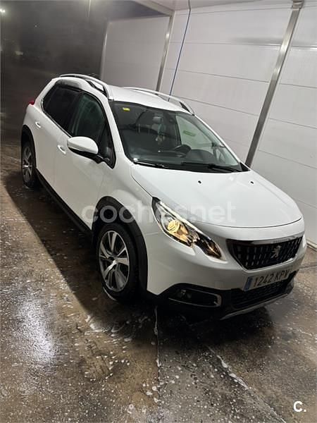 Usado Peugeot 2008 Allure 130 CV (95 kW) 2018 Blanco SUV