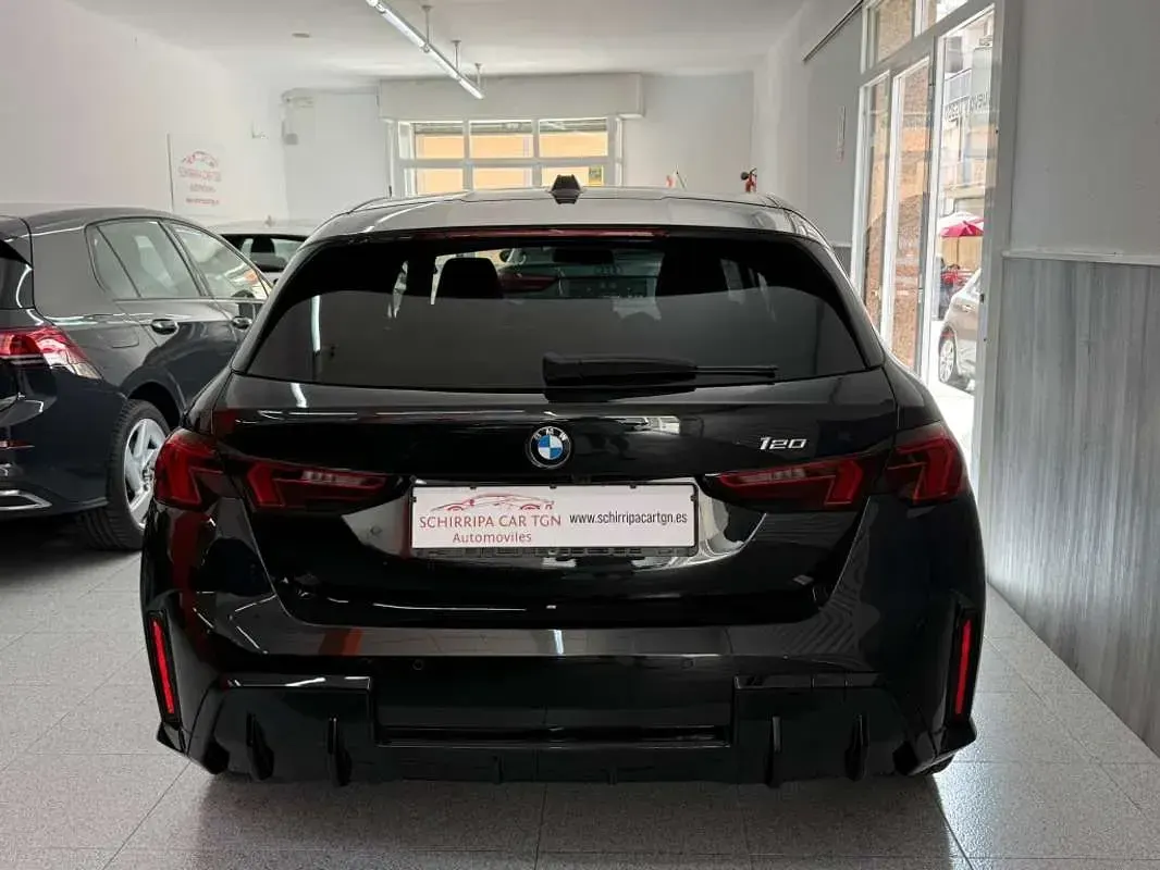 Usado BMW 120 M Sport 170 CV (125 kW) 2025 Negro Utilitario