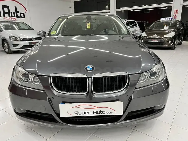 Usado BMW 320 177 HP (130 kW) 2008 Cinzento Sedan