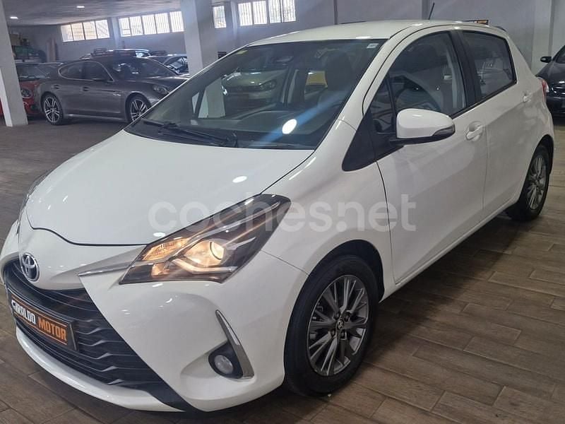 Usado Toyota Yaris Business Edition 69 CV (50 kW) 2019 Blanco Berlina