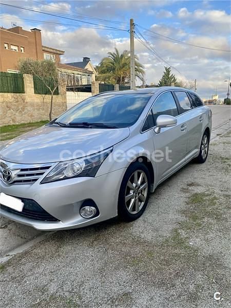 Usado Toyota Avensis Advance 124 CV (91 kW) 2013 Gris / plata Familiar