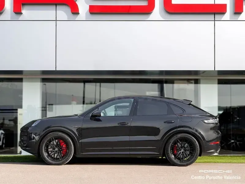 Usado Porsche Cayenne Turbo E-Hybrid 739 CV (543 kW) 2024 Negro SUV